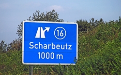 Autobahnschild Abfahrt Scharbeutzs 1000 m