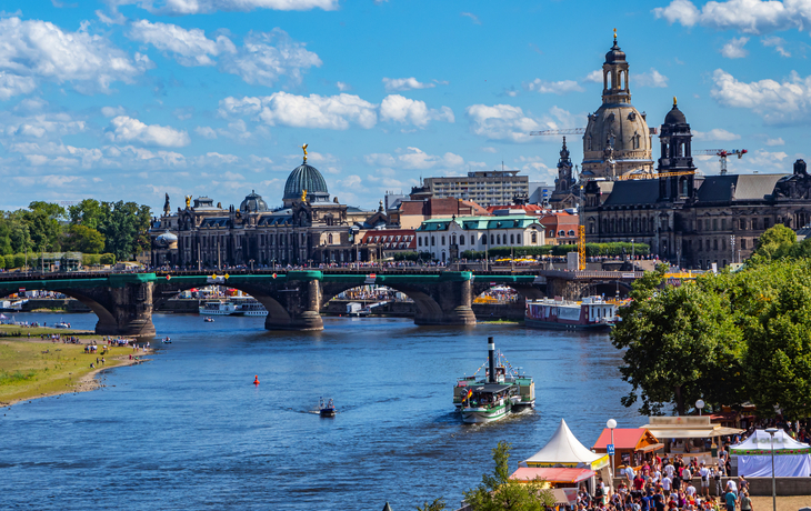 Blick auf das Elbufer von Dresden