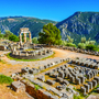 Ruinen des Tempels von Athena Pronaia in Delphi,Griechenland