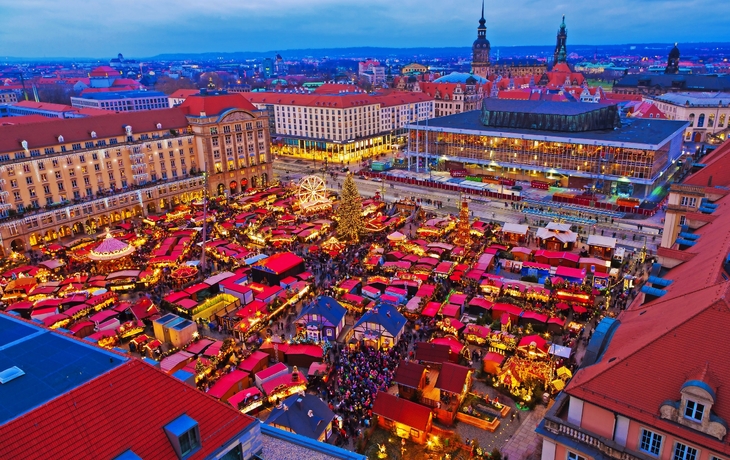 Striezelmarkt auf dem Altmarkt in Dresden, Deutschland