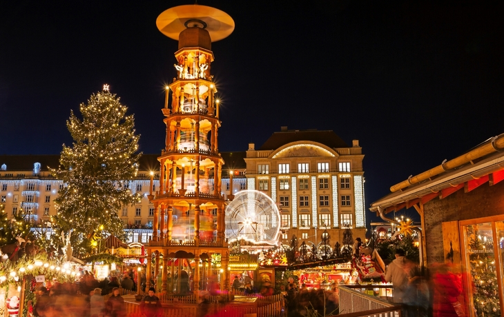 Striezelmarkt auf dem Altmarkt in Dresden, Deutschland