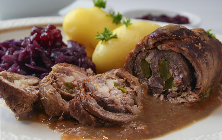 Rinderroulade mit Rotkohl und Kartoffeln