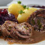 Rinderroulade mit Rotkohl und Kartoffeln