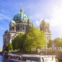 Spreerundfahrt vor dem Berliner Dom, Deutschland