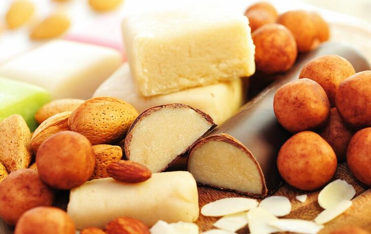 Marzipan, Nüsse