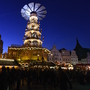 Rostocks Weihnachtsmarkt bei Nacht
