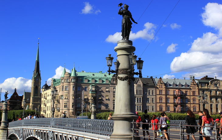 Panorama: Die Altstadt von Stockholm mit der Djurgardsbron (Tiergartenbrücke)