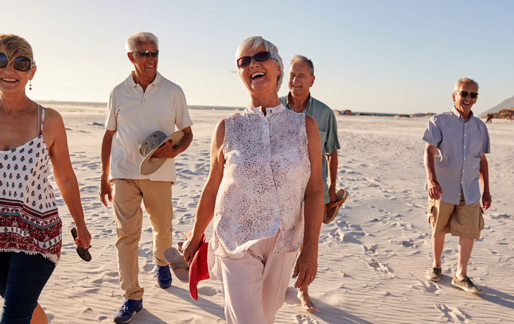 Senioren am Sandstrand