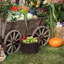 Erntedankfest oder Herbstmarkt - Alter Leiterwagen mit Gemüse dekoriert